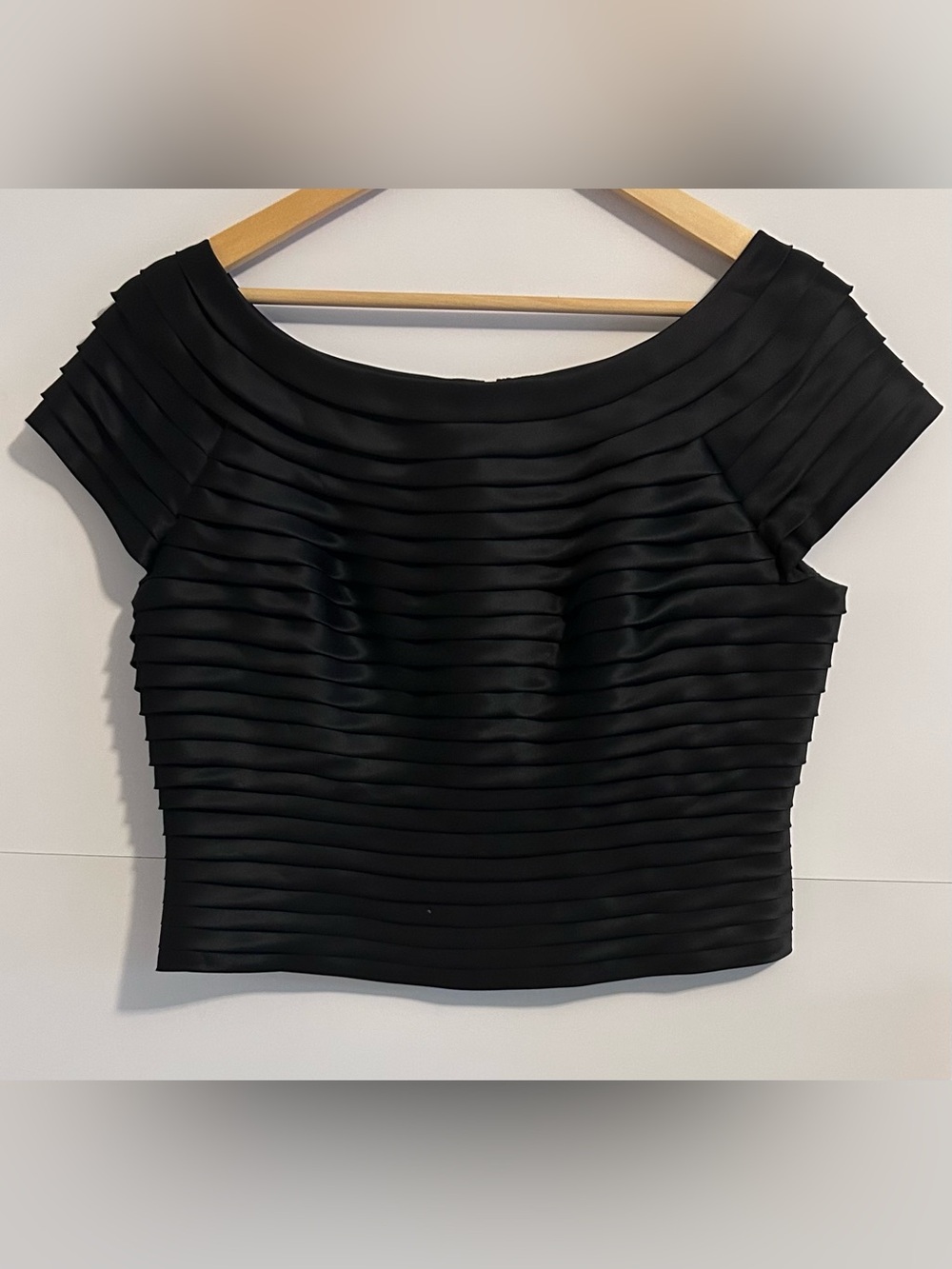 Rickie Freeman for Teri Jon 100% Silk Pleated Off Shoulder Top Black Size 10